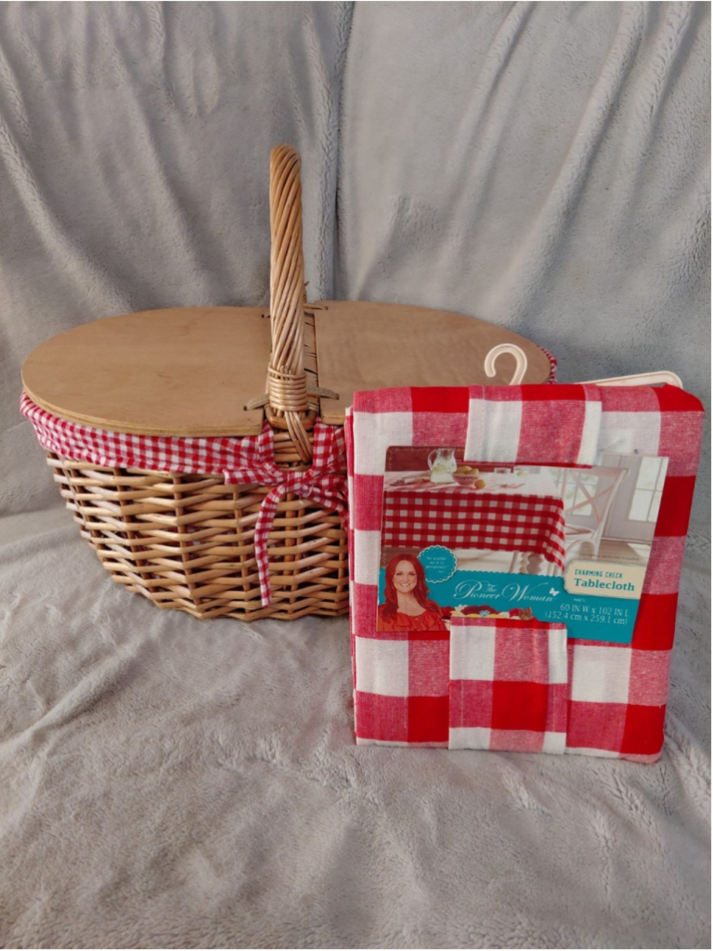 Picnic Time Classic Country Wicker Picnic Basket & Tablecloth Bundle Red Checker